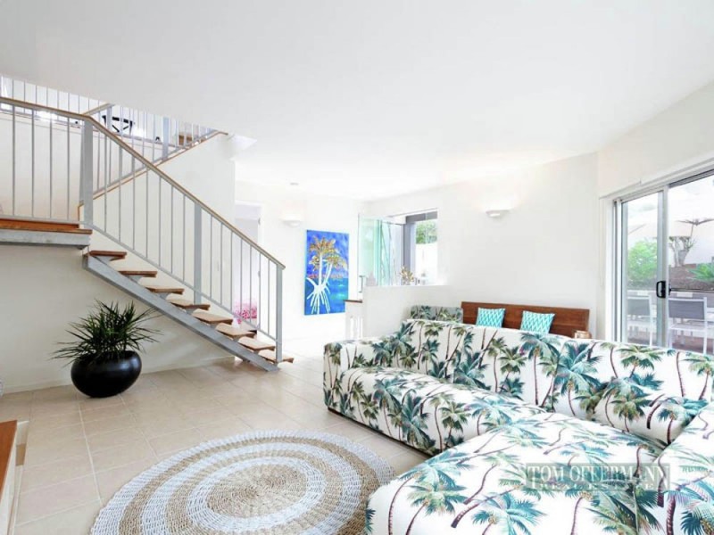 11 Seafarer Court, Castaways Beach QLD 4567