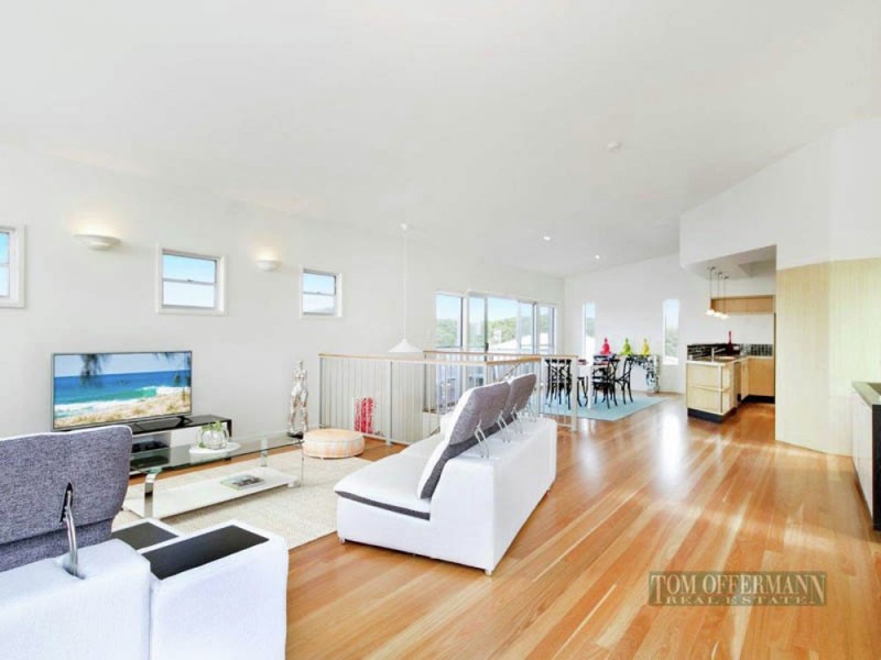 11 Seafarer Court, Castaways Beach QLD 4567