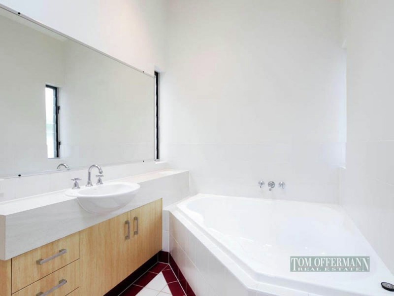 11 Seafarer Court, Castaways Beach QLD 4567