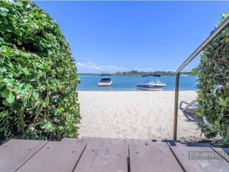 1/4 Quamby Place, Noosa Heads QLD 4567