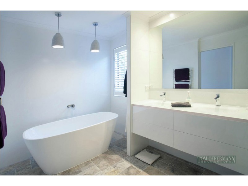 8 Masthead Quay, Noosa Waters QLD 4566