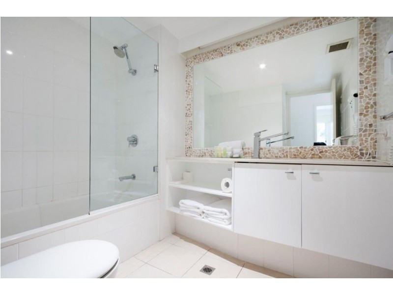 4/2 Noosa Drive, Noosa Heads QLD 4567