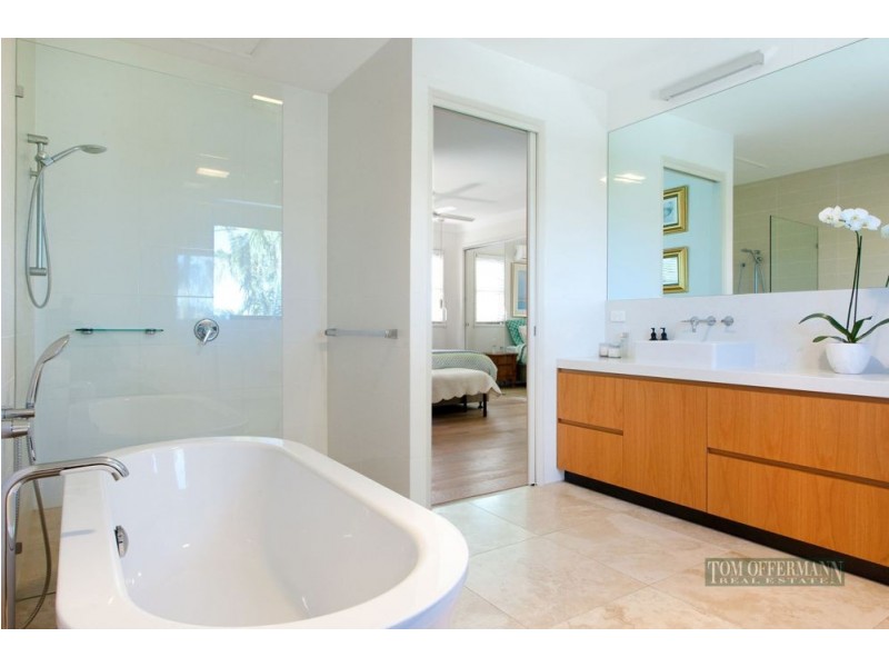 14 Captains Court, Sunrise Beach QLD 4567