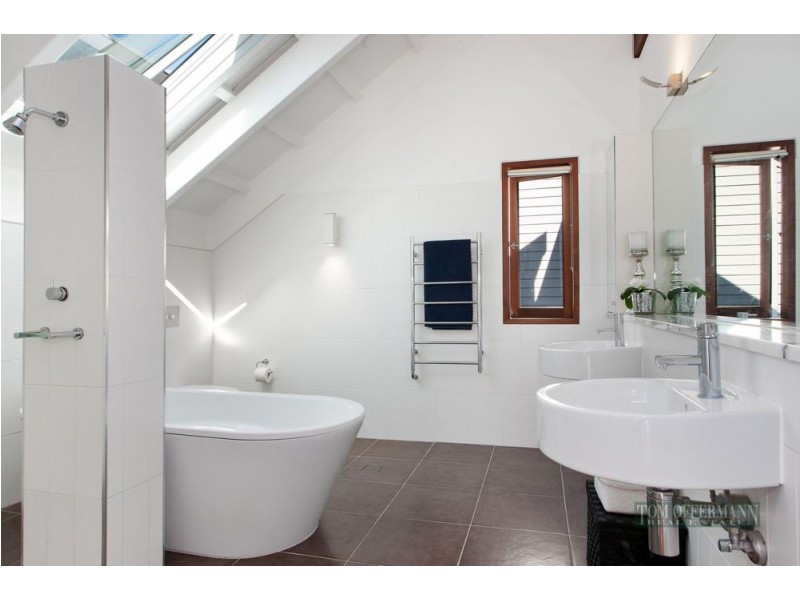 9 Wild Apple Ct, Noosa Heads QLD 4567