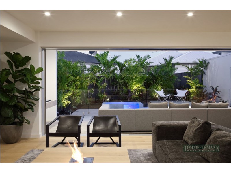 7 White Beech Rd, Noosa Heads QLD 4567