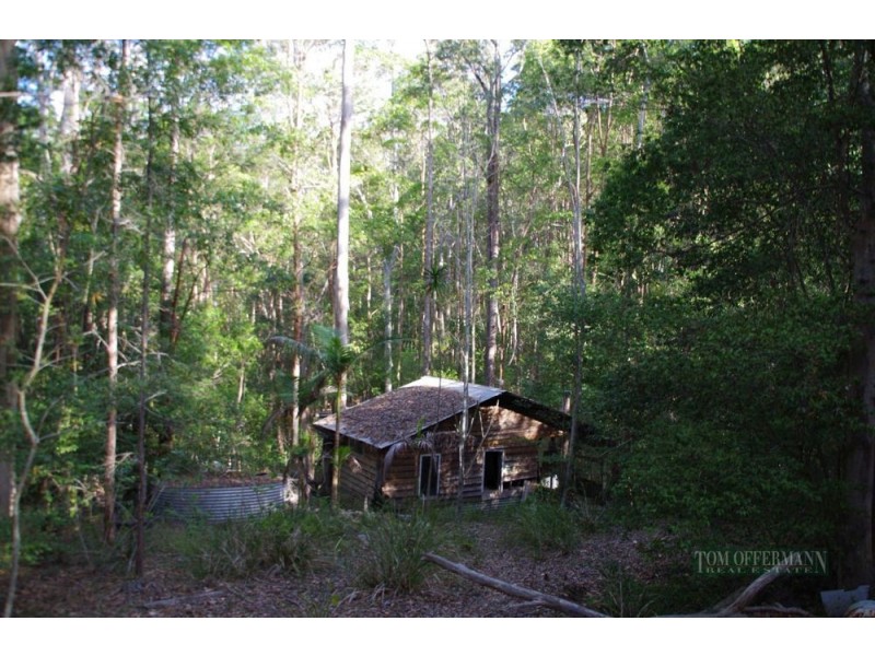 16 Little Springs Lane, Lake Macdonald QLD 4563