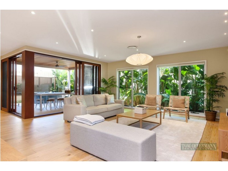 9 Lake Edge Drive, Noosa Heads QLD 4567