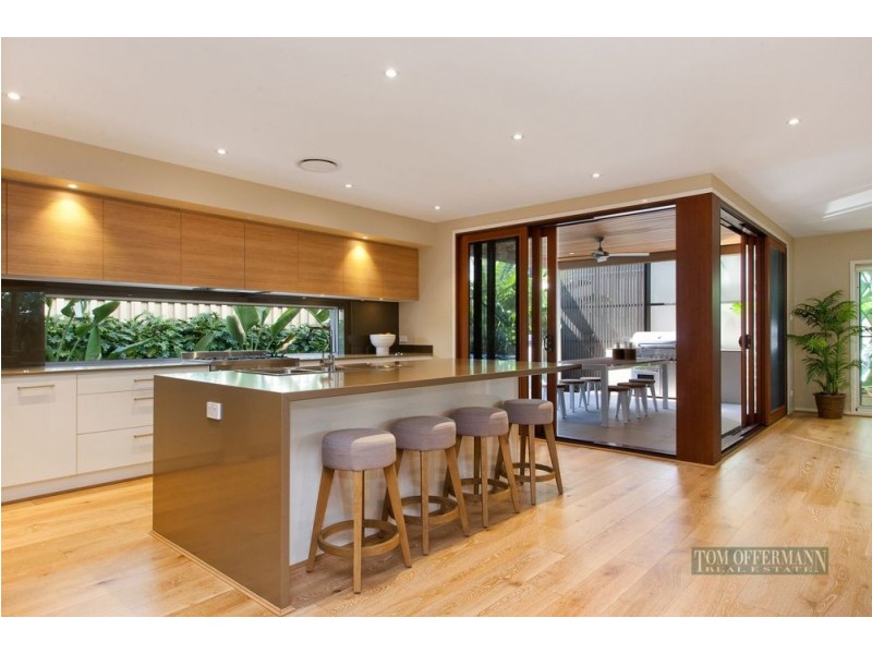 9 Lake Edge Drive, Noosa Heads QLD 4567