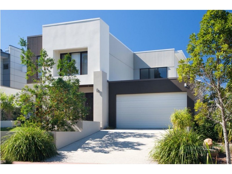 9 Lake Edge Drive, Noosa Heads QLD 4567