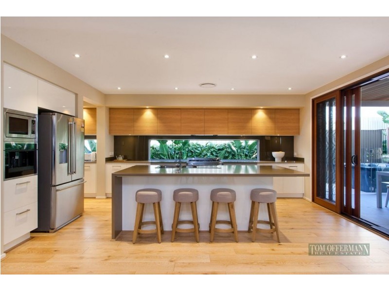 9 Lake Edge Drive, Noosa Heads QLD 4567