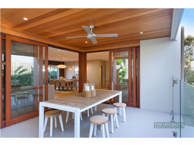 9 Lake Edge Drive, Noosa Heads QLD 4567