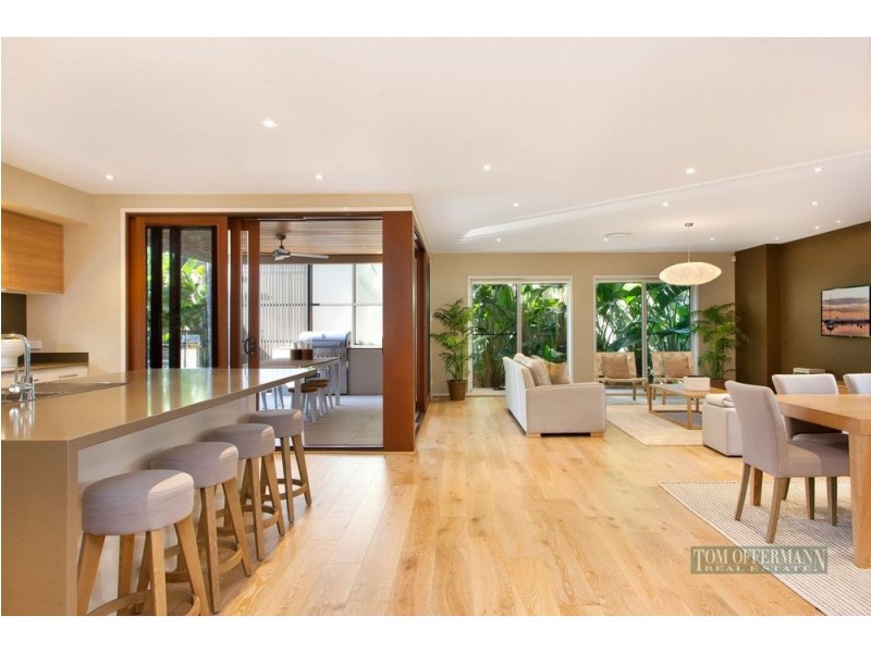 9 Lake Edge Drive, Noosa Heads QLD 4567