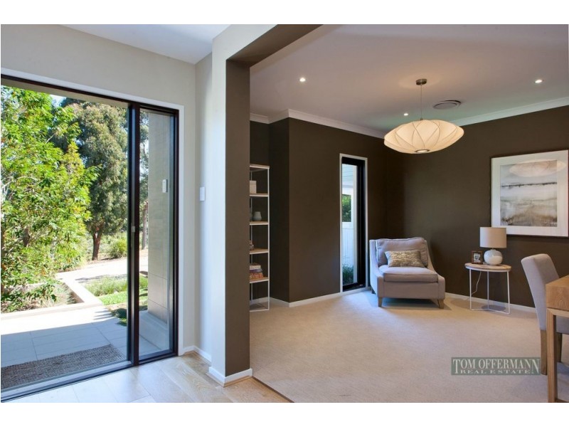 9 Lake Edge Drive, Noosa Heads QLD 4567