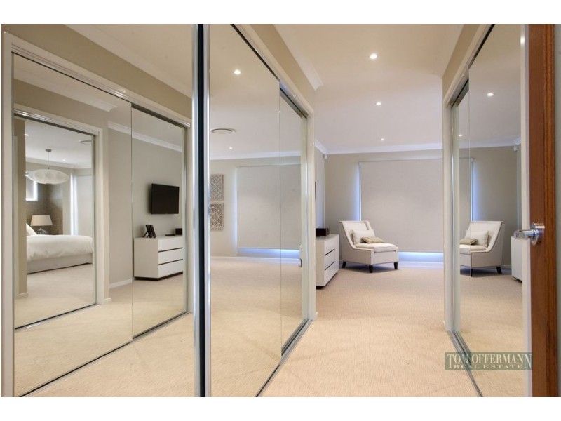 9 Lake Edge Drive, Noosa Heads QLD 4567