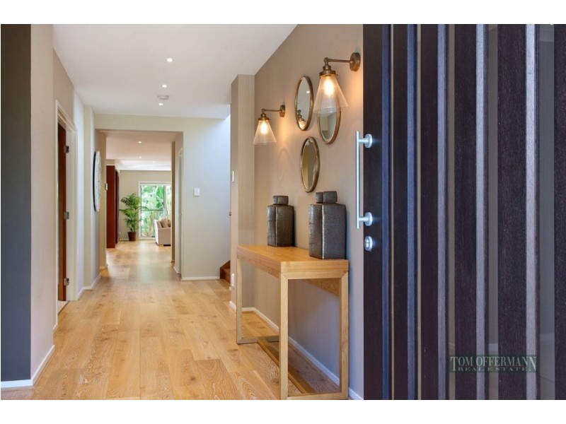 9 Lake Edge Drive, Noosa Heads QLD 4567