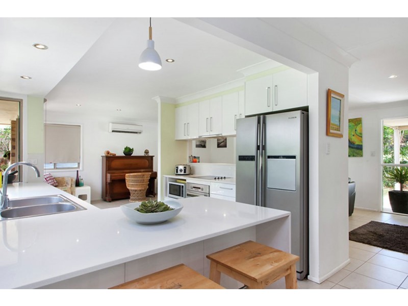 9 Hardy Street, Sunrise Beach QLD 4567