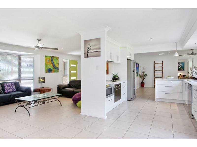 9 Hardy Street, Sunrise Beach QLD 4567