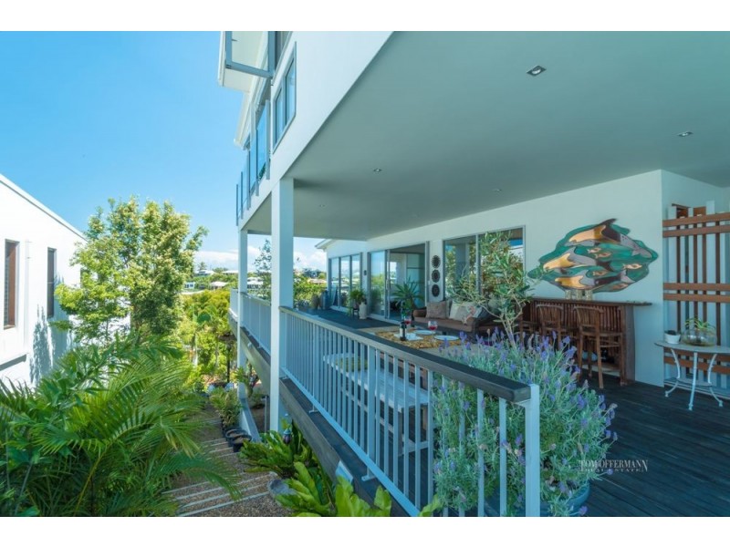 19 Captains Ct, Sunrise Beach QLD 4567