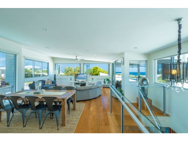 19 Captains Ct, Sunrise Beach QLD 4567