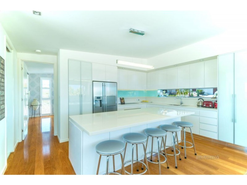 19 Captains Ct, Sunrise Beach QLD 4567