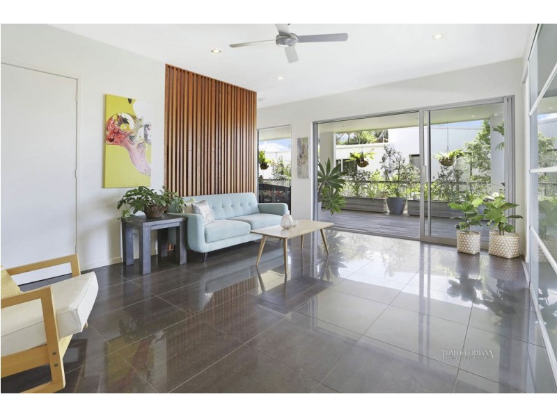 19 Captains Ct, Sunrise Beach QLD 4567