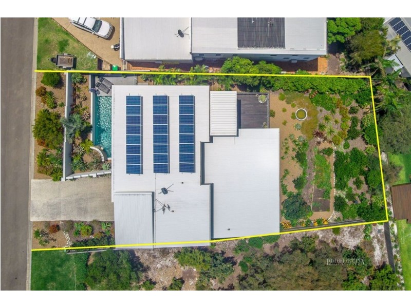 19 Captains Ct, Sunrise Beach QLD 4567