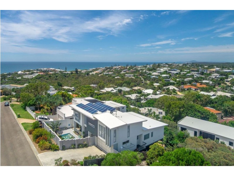 19 Captains Ct, Sunrise Beach QLD 4567