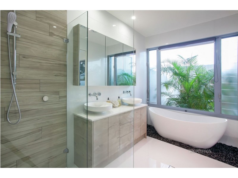 1-2/30 Elizabeth Street, Noosaville QLD 4566