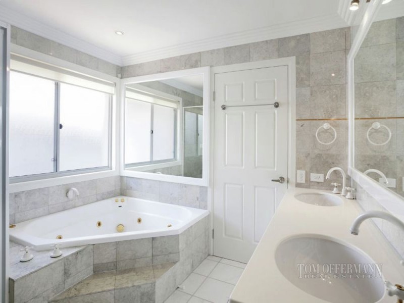 4 The Peninsula, Noosa Waters QLD 4566