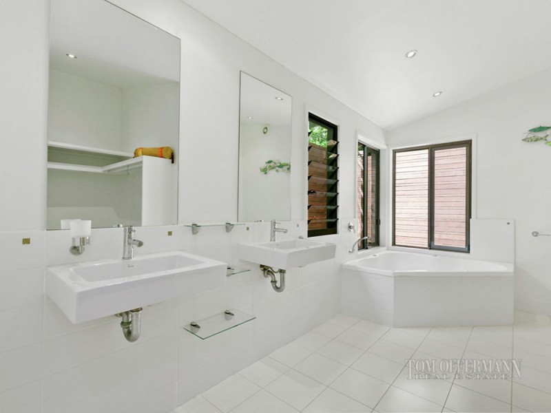 1 Lakeway Drive, Cooroibah QLD 4565