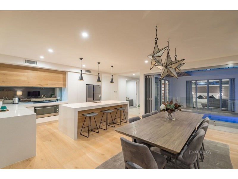 7 Hollyhock Crescent, Noosa Heads QLD 4567