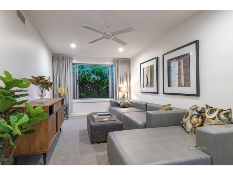 7 Hollyhock Crescent, Noosa Heads QLD 4567