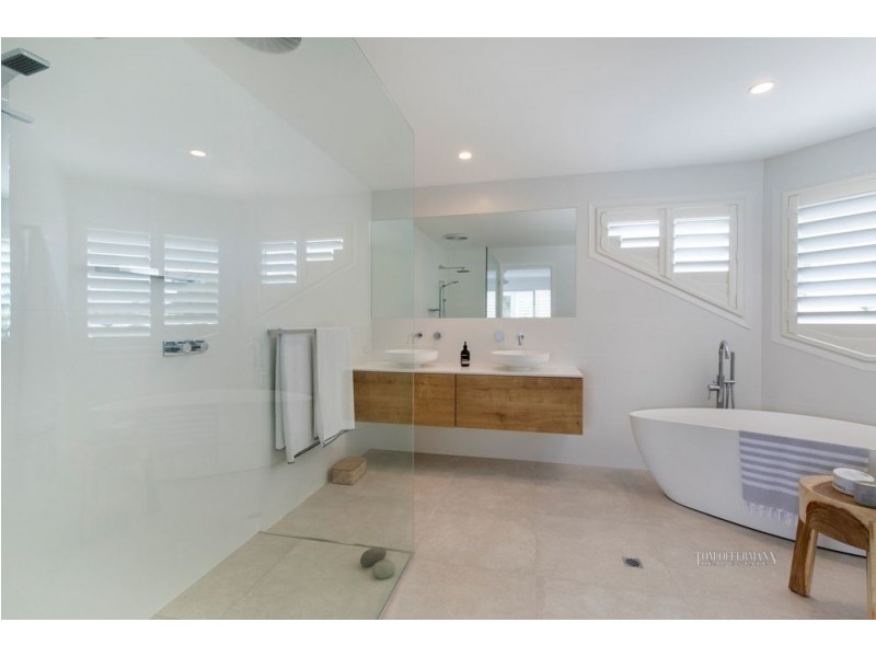 52 The Peninsula, Noosa Waters QLD 4566