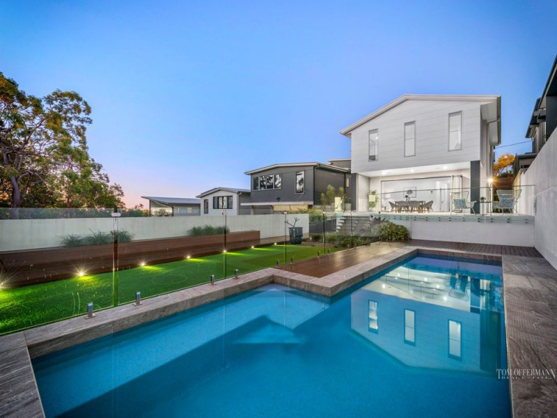 16 Taylor St, Balmoral QLD 4171