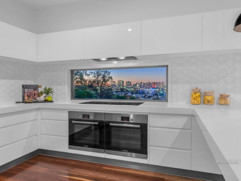 16 Taylor St, Balmoral QLD 4171