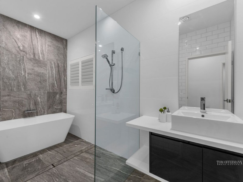 16 Taylor St, Balmoral QLD 4171