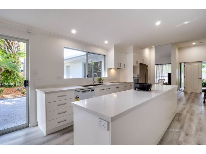 14 Dolphin Crescent, Noosaville QLD 4566