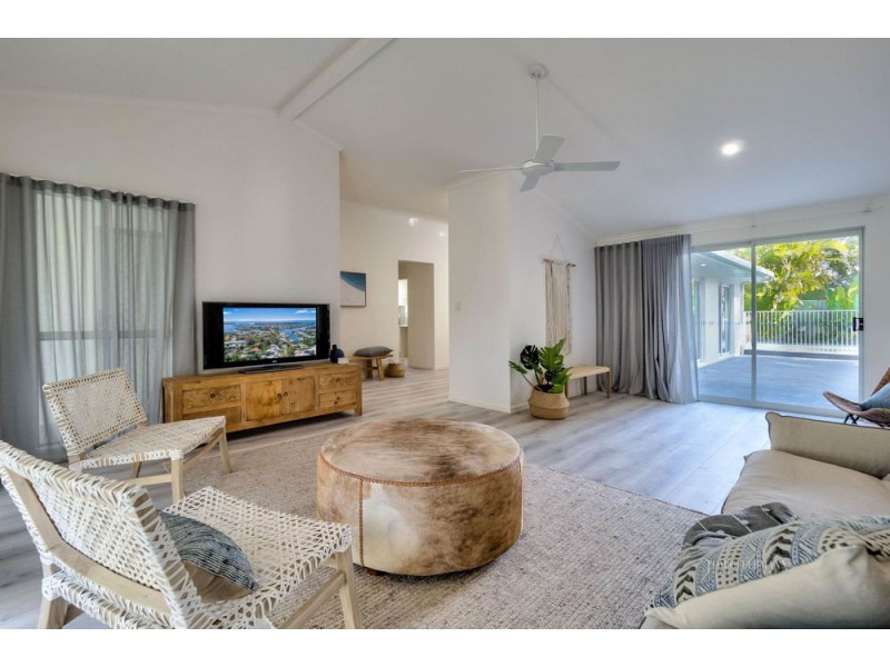 14 Dolphin Crescent, Noosaville QLD 4566