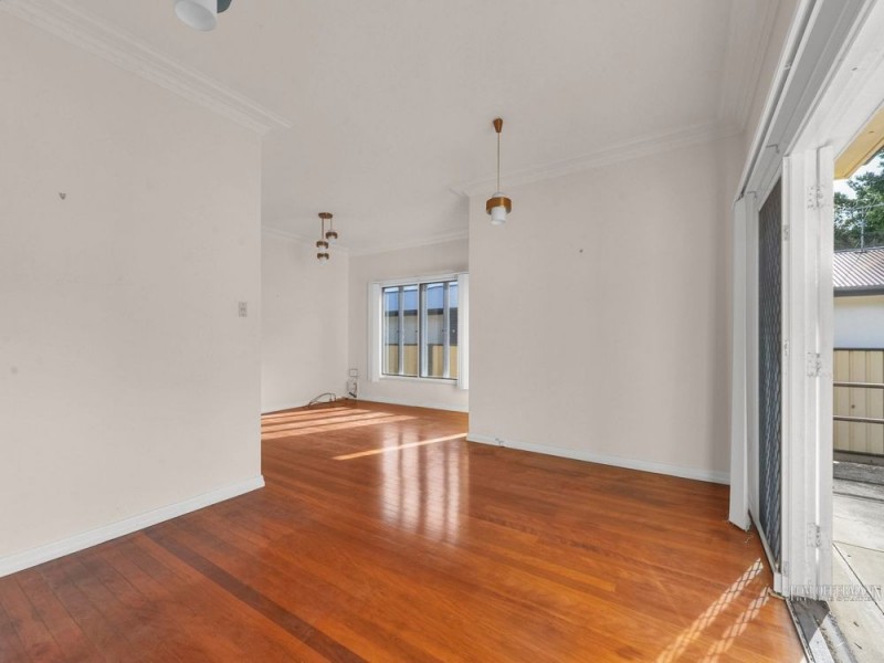 11 Carlton St, Highgate Hill QLD 4101