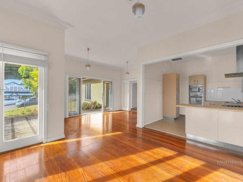 11 Carlton St, Highgate Hill QLD 4101