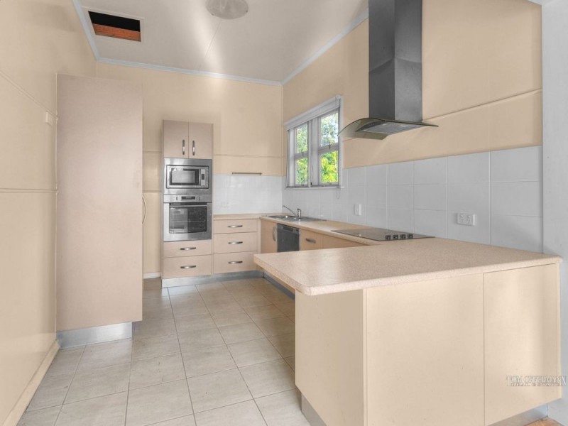 11 Carlton St, Highgate Hill QLD 4101