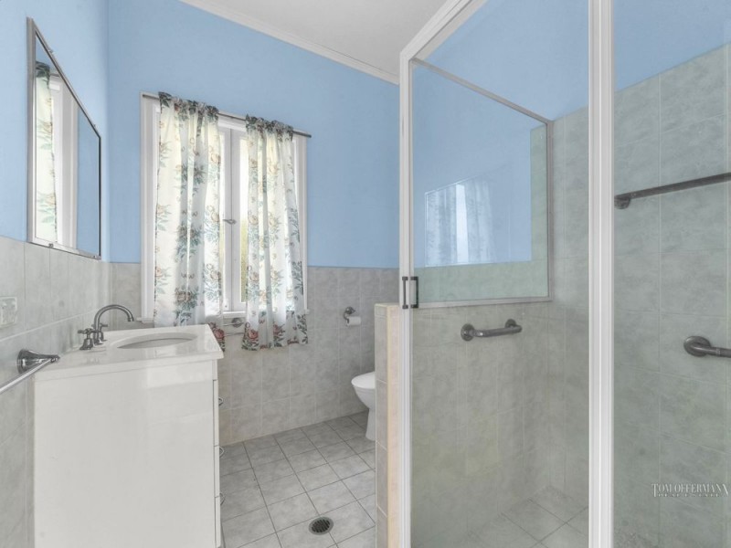 11 Carlton St, Highgate Hill QLD 4101