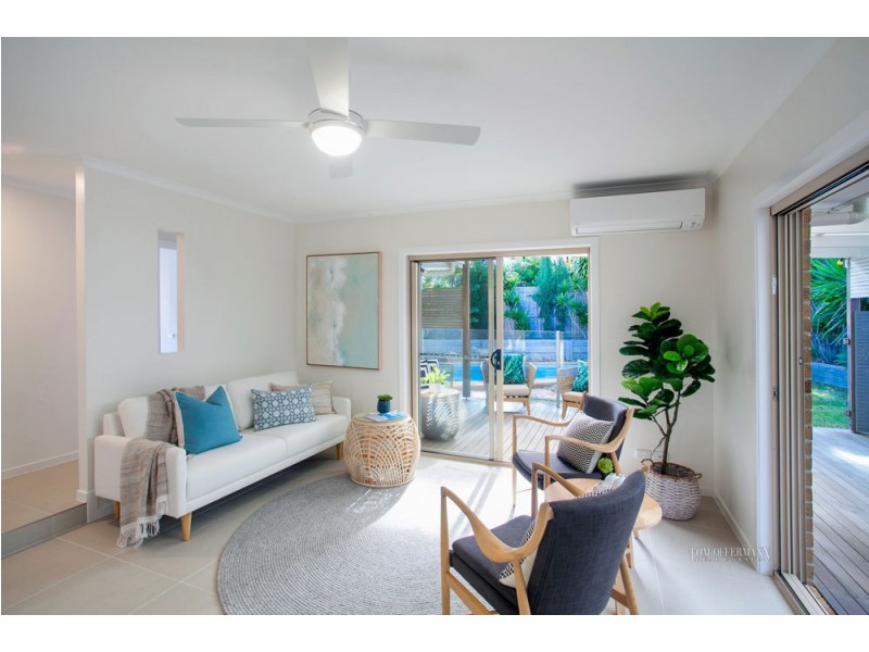 8 Wavecrest Drive, Castaways Beach QLD 4567