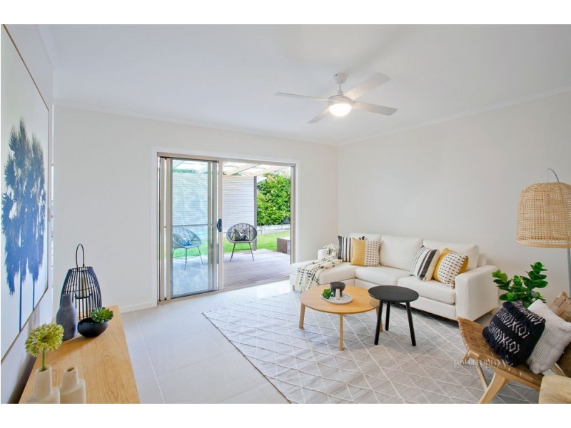 8 Wavecrest Drive, Castaways Beach QLD 4567