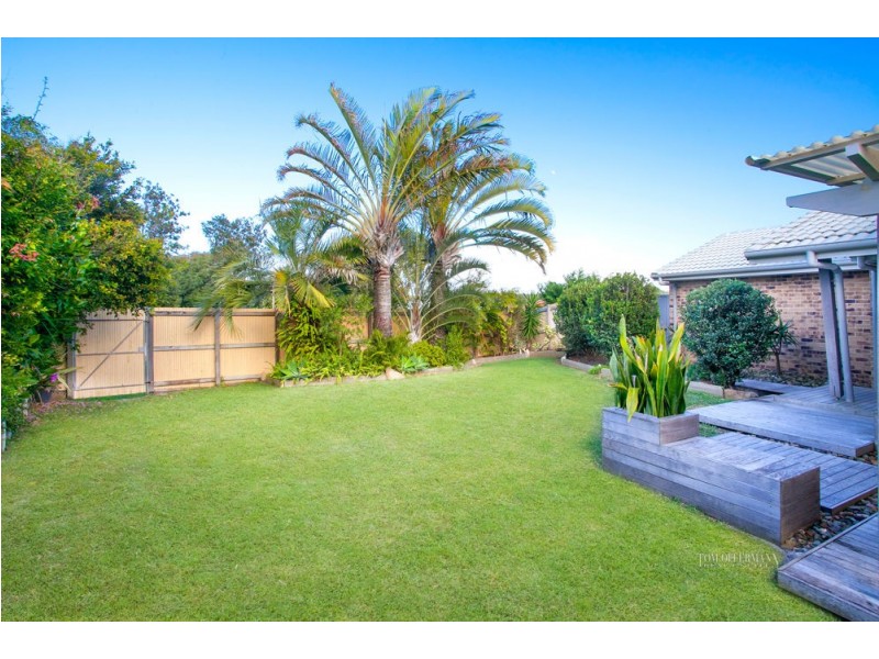 8 Wavecrest Drive, Castaways Beach QLD 4567