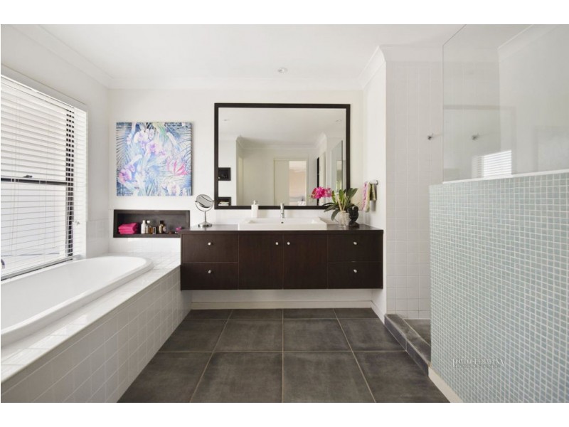 17 Woodlark Rise, Sunrise Beach QLD 4567