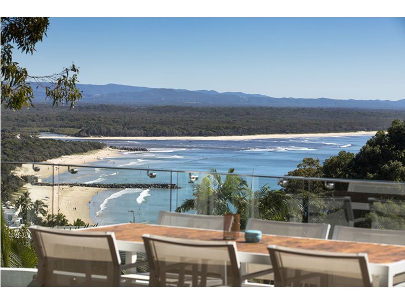 2/8 Bayview Road, Noosa Heads QLD 4567