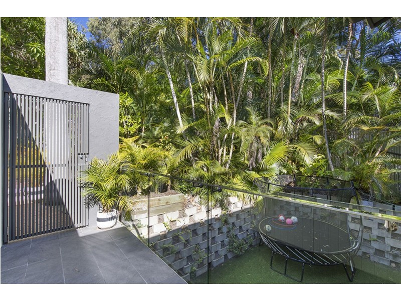 2/8 Bayview Road, Noosa Heads QLD 4567