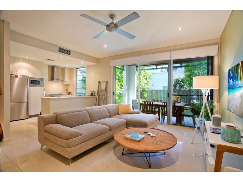 2/12-18 Nannygai Street, Noosaville QLD 4566