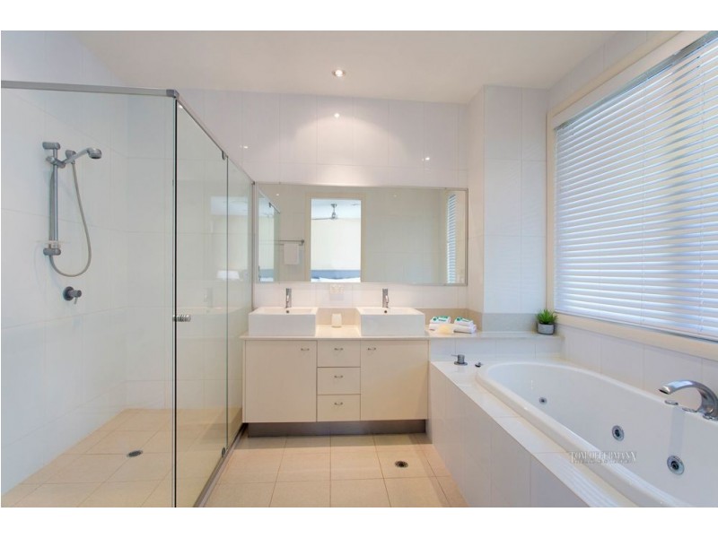 2/12-18 Nannygai Street, Noosaville QLD 4566